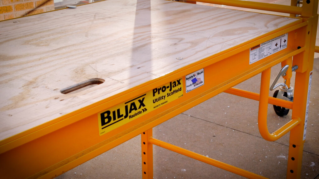 Side view of BilJax Pro-Jax utility scaffold